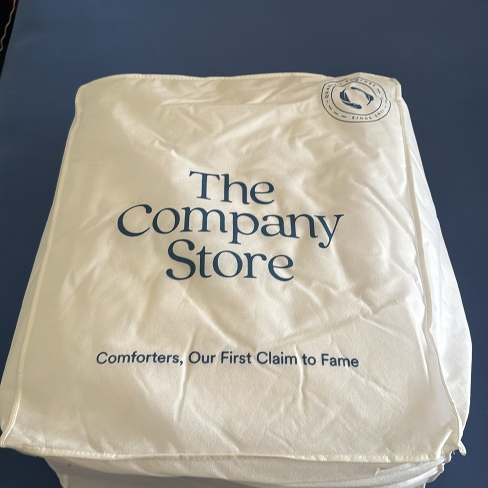 The Company Store Legends Luxury Luxe Olympia Down Light Warmth Comforter king - Picture 5 of 7